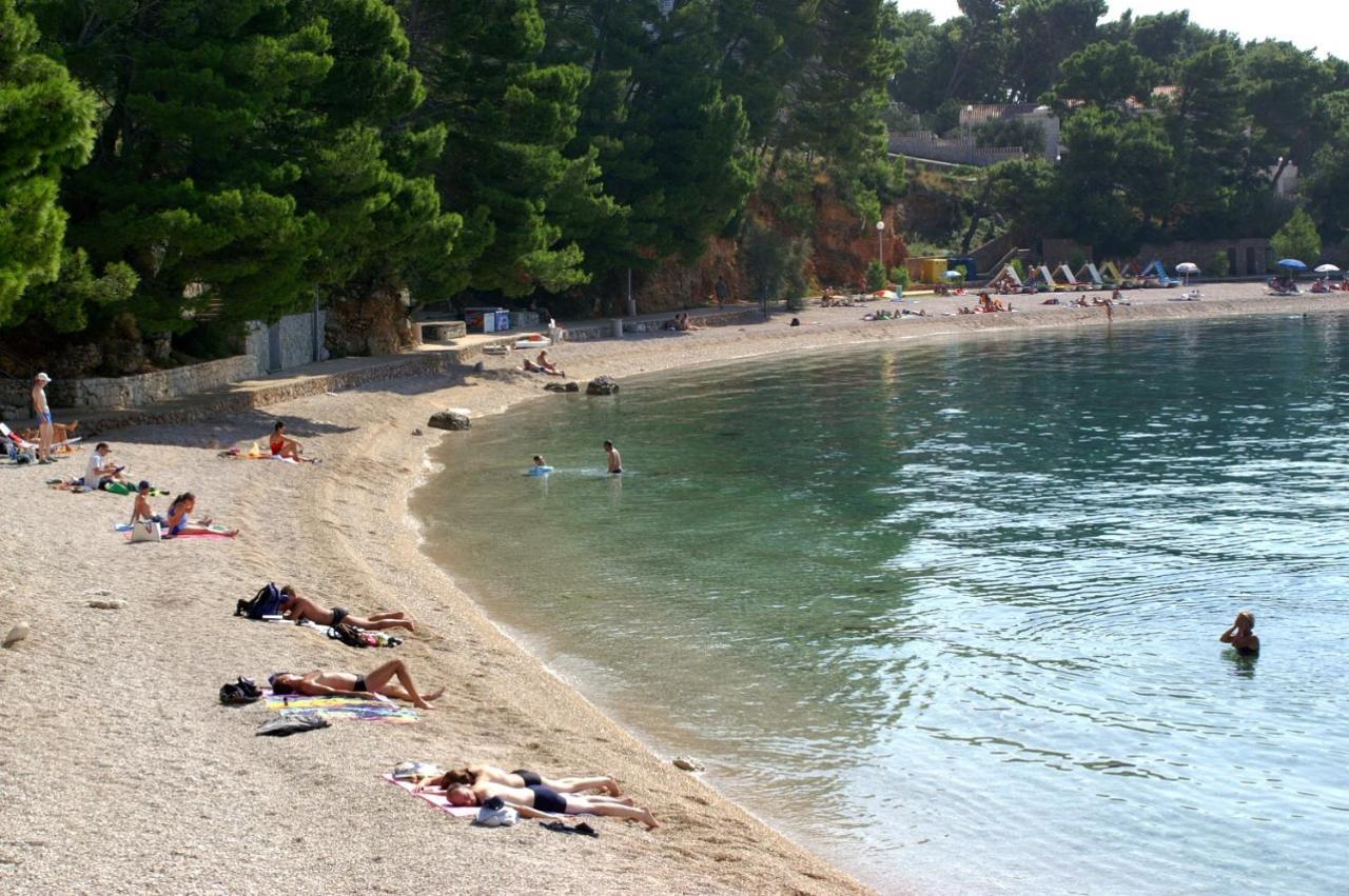 Apartments By The Sea Brela, Makarska - 18356 المظهر الخارجي الصورة