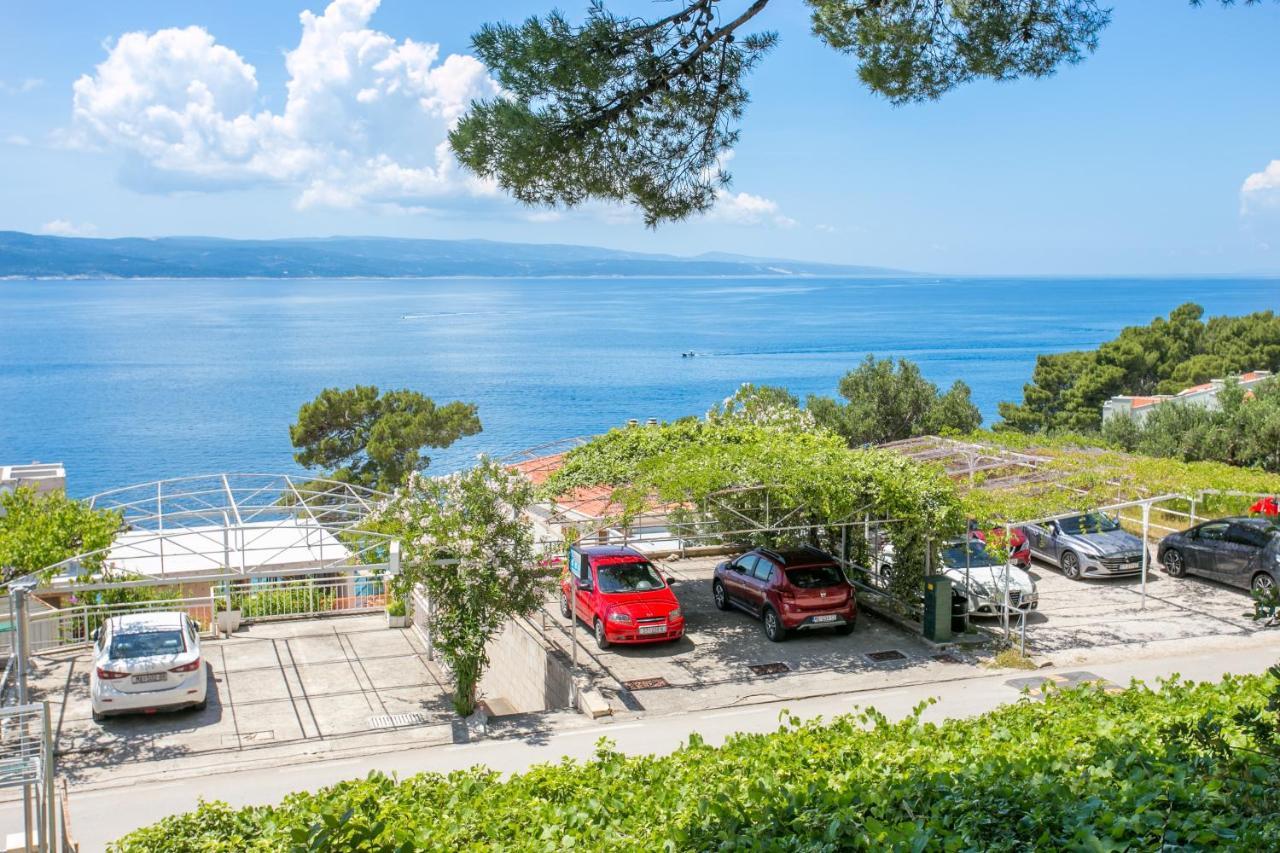 Apartments By The Sea Brela, Makarska - 18356 المظهر الخارجي الصورة
