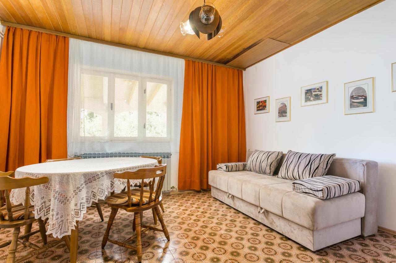 Apartments By The Sea Brela, Makarska - 18356 المظهر الخارجي الصورة