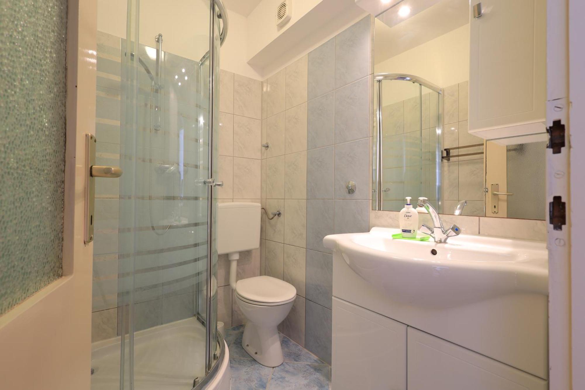 Apartments By The Sea Brela, Makarska - 18356 المظهر الخارجي الصورة