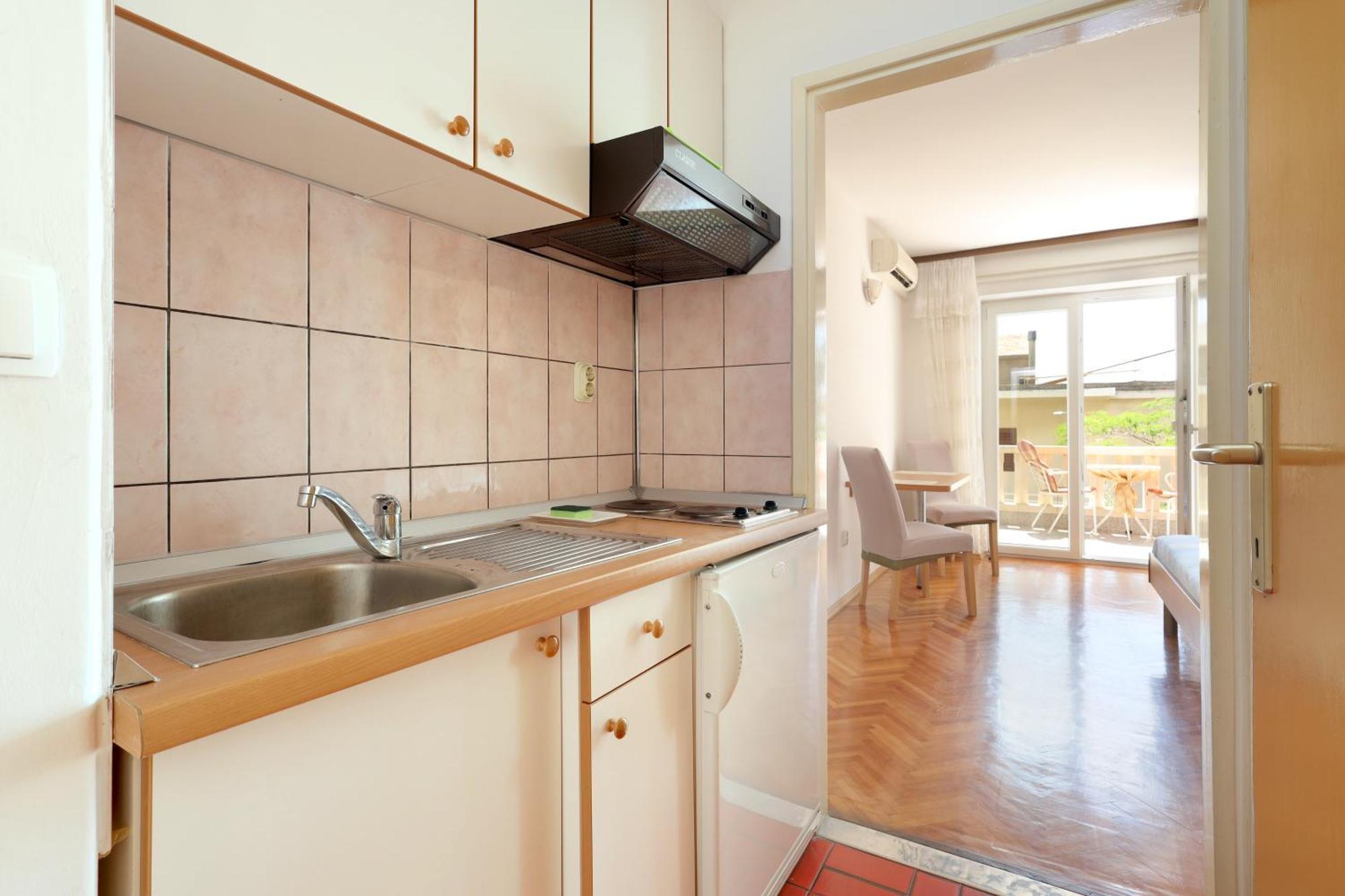 Apartments By The Sea Brela, Makarska - 18356 المظهر الخارجي الصورة