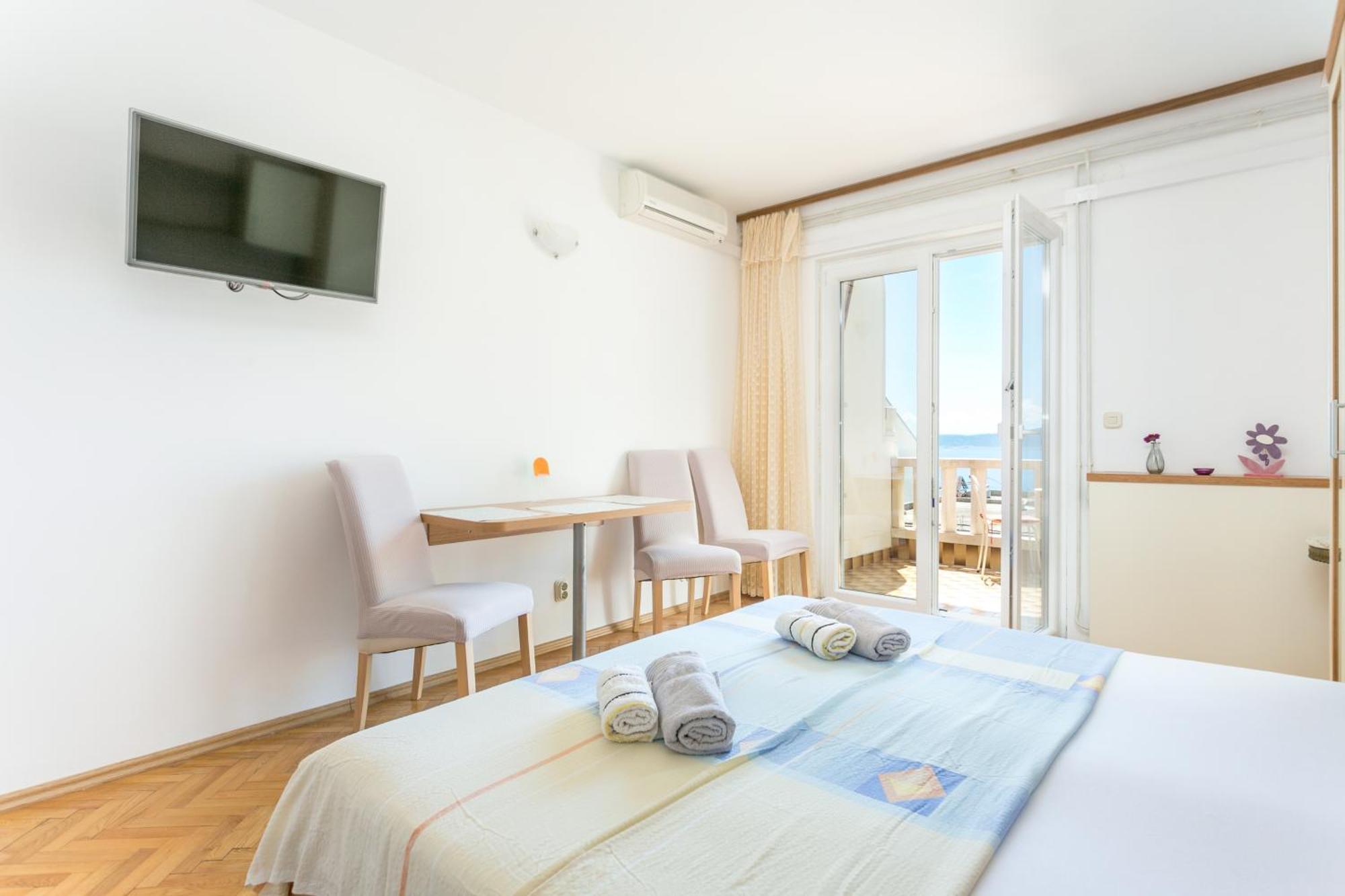 Apartments By The Sea Brela, Makarska - 18356 المظهر الخارجي الصورة