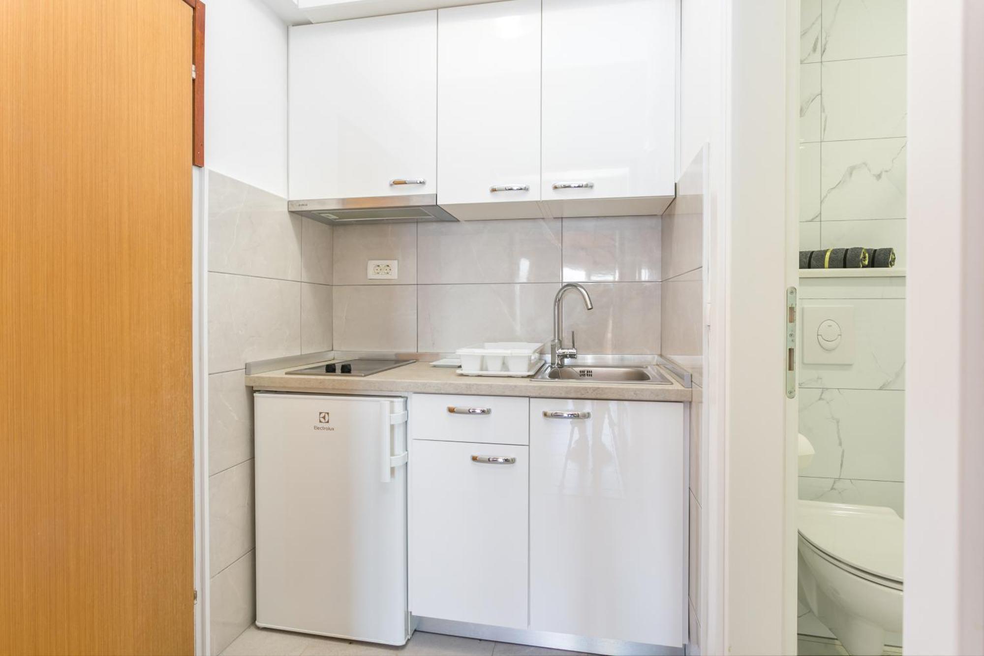 Apartments By The Sea Brela, Makarska - 18356 المظهر الخارجي الصورة