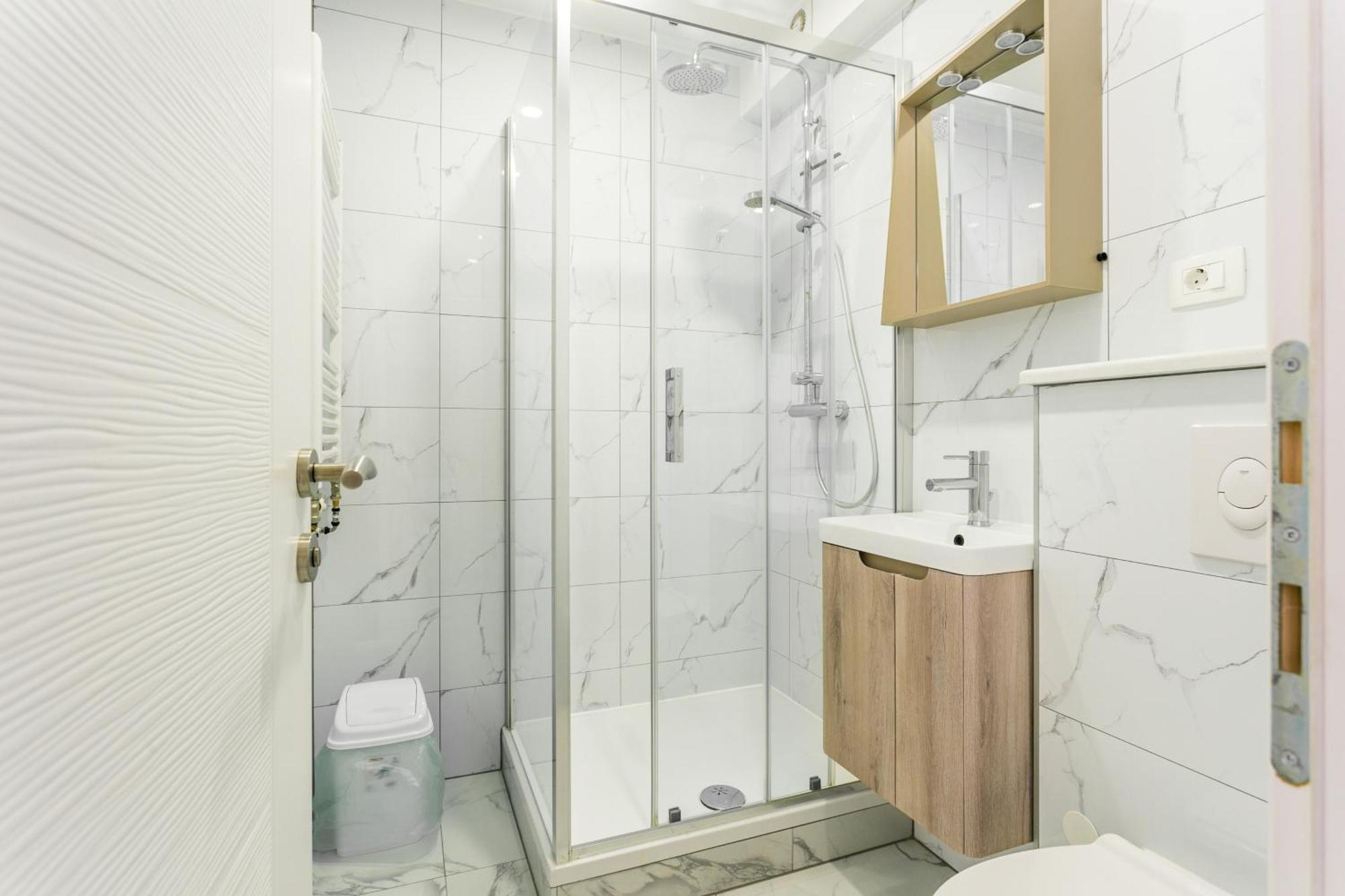 Apartments By The Sea Brela, Makarska - 18356 المظهر الخارجي الصورة