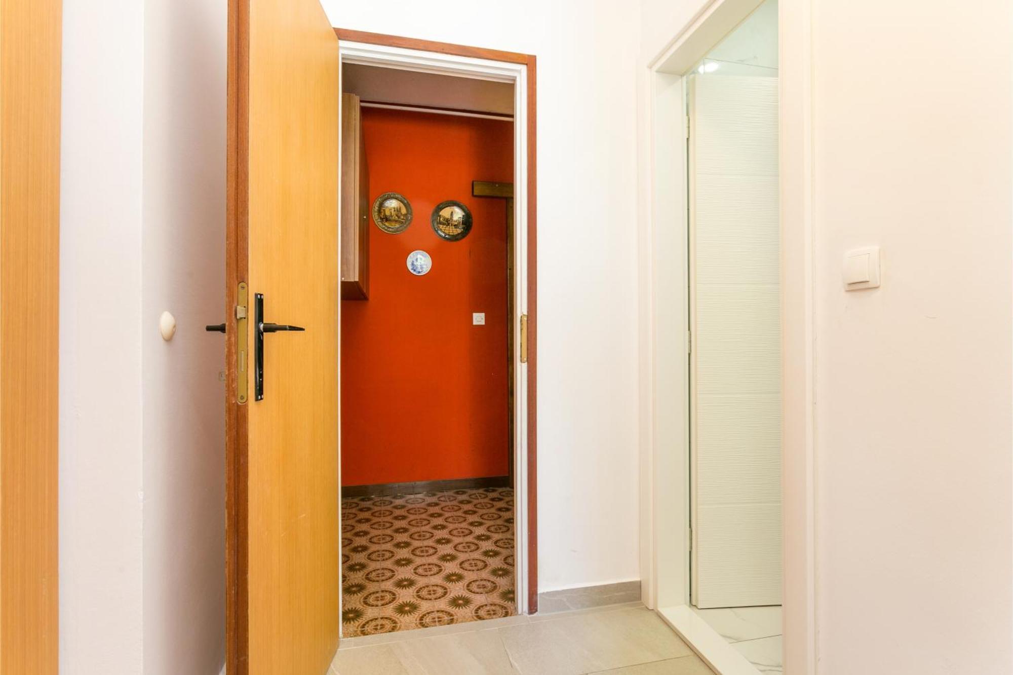 Apartments By The Sea Brela, Makarska - 18356 المظهر الخارجي الصورة