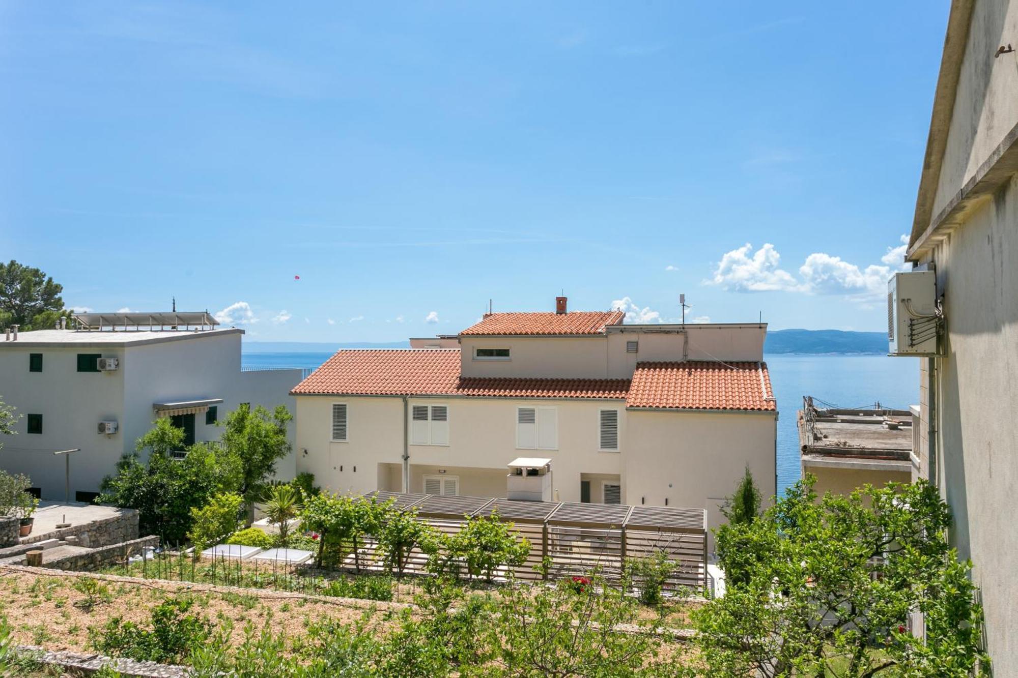 Apartments By The Sea Brela, Makarska - 18356 المظهر الخارجي الصورة
