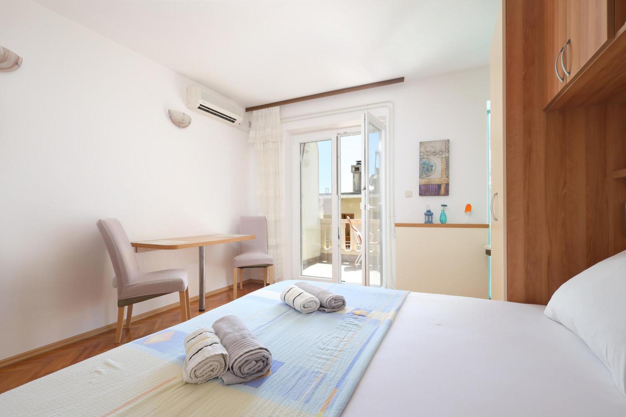 Apartments By The Sea Brela, Makarska - 18356 الغرفة الصورة