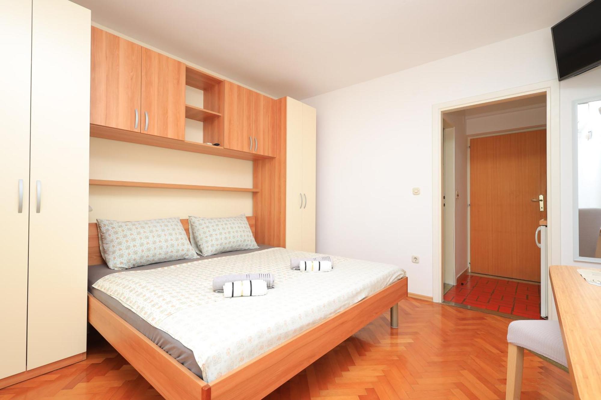 Apartments By The Sea Brela, Makarska - 18356 الغرفة الصورة