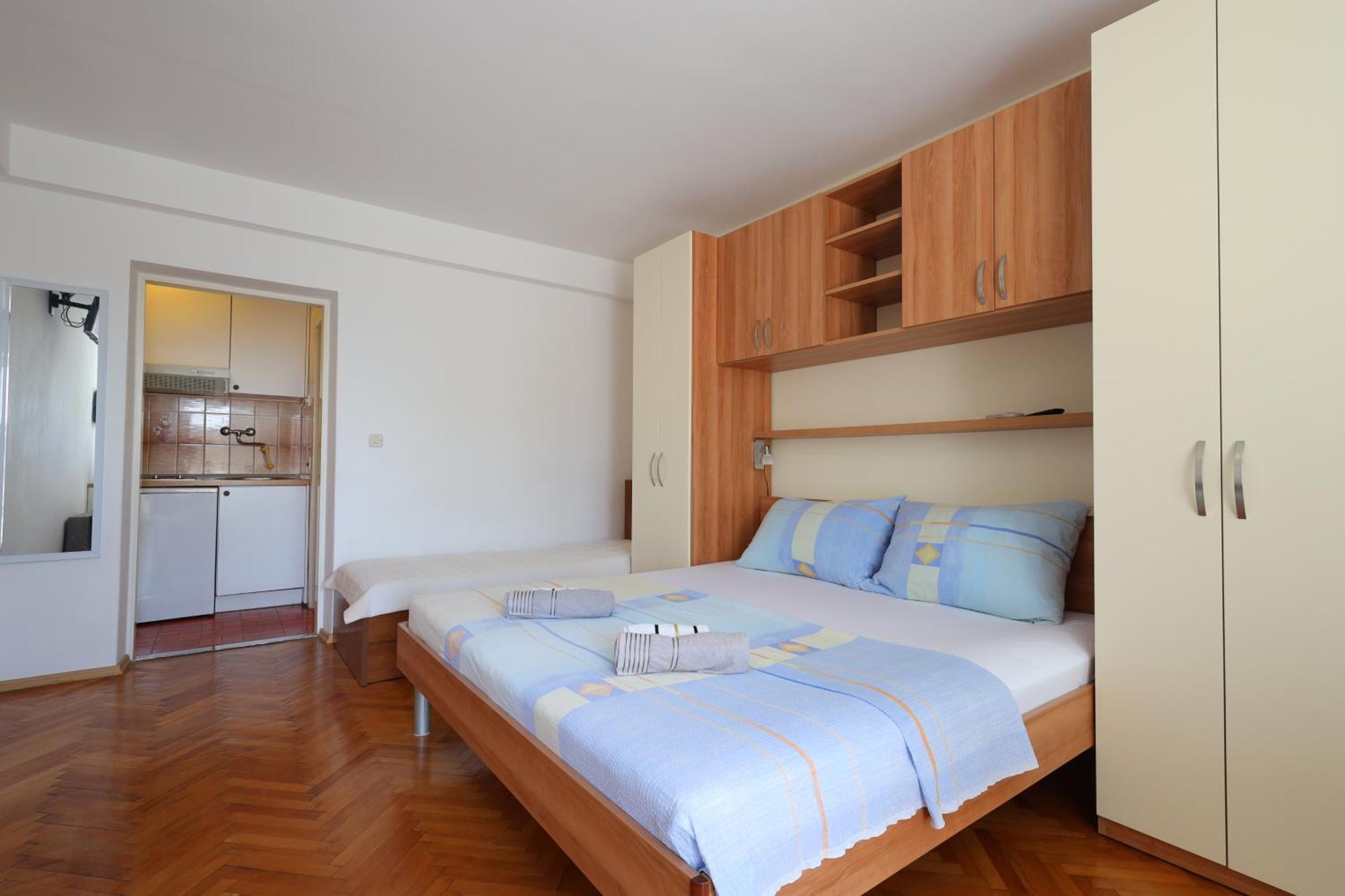 Apartments By The Sea Brela, Makarska - 18356 الغرفة الصورة