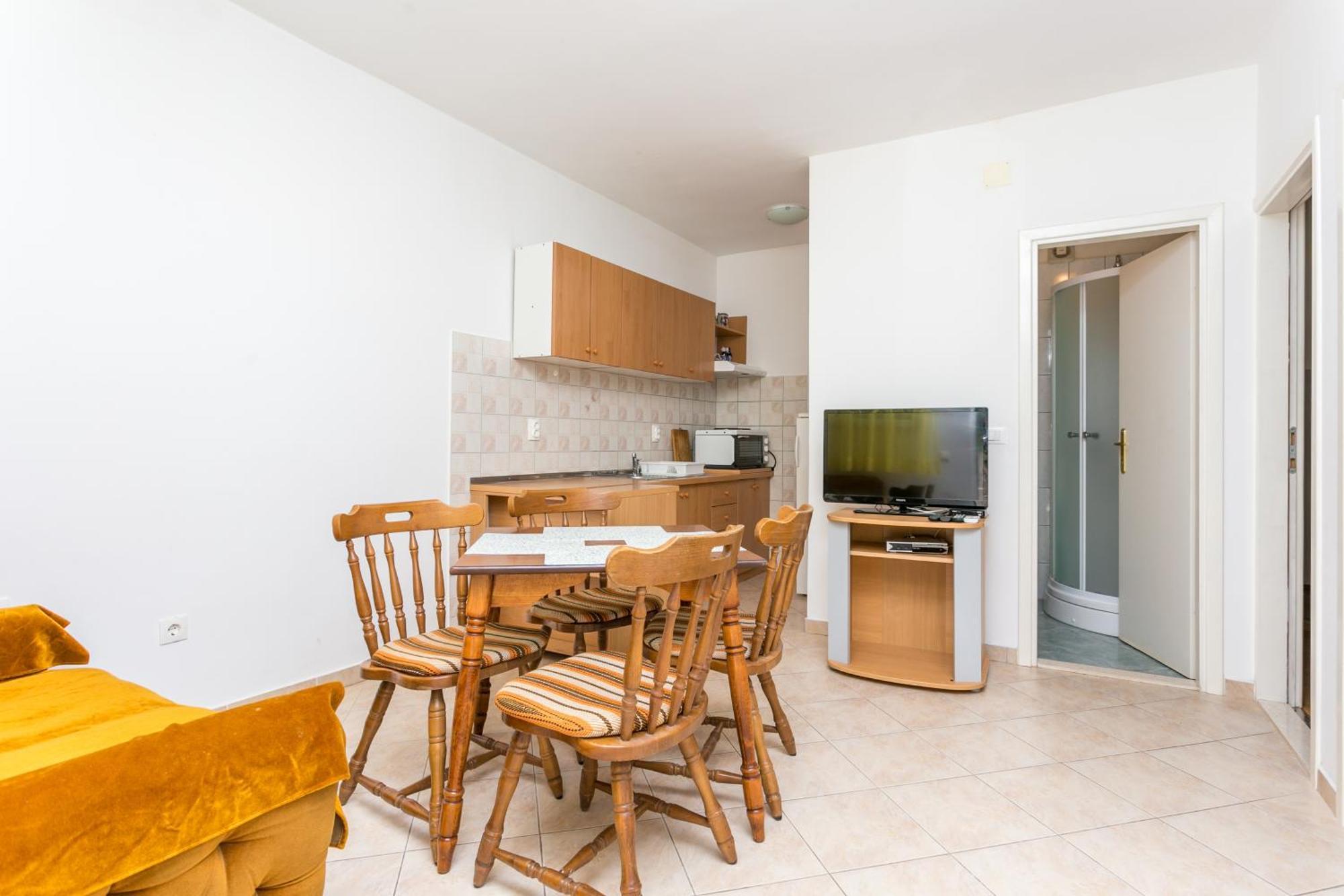Apartments By The Sea Brela, Makarska - 18356 الغرفة الصورة
