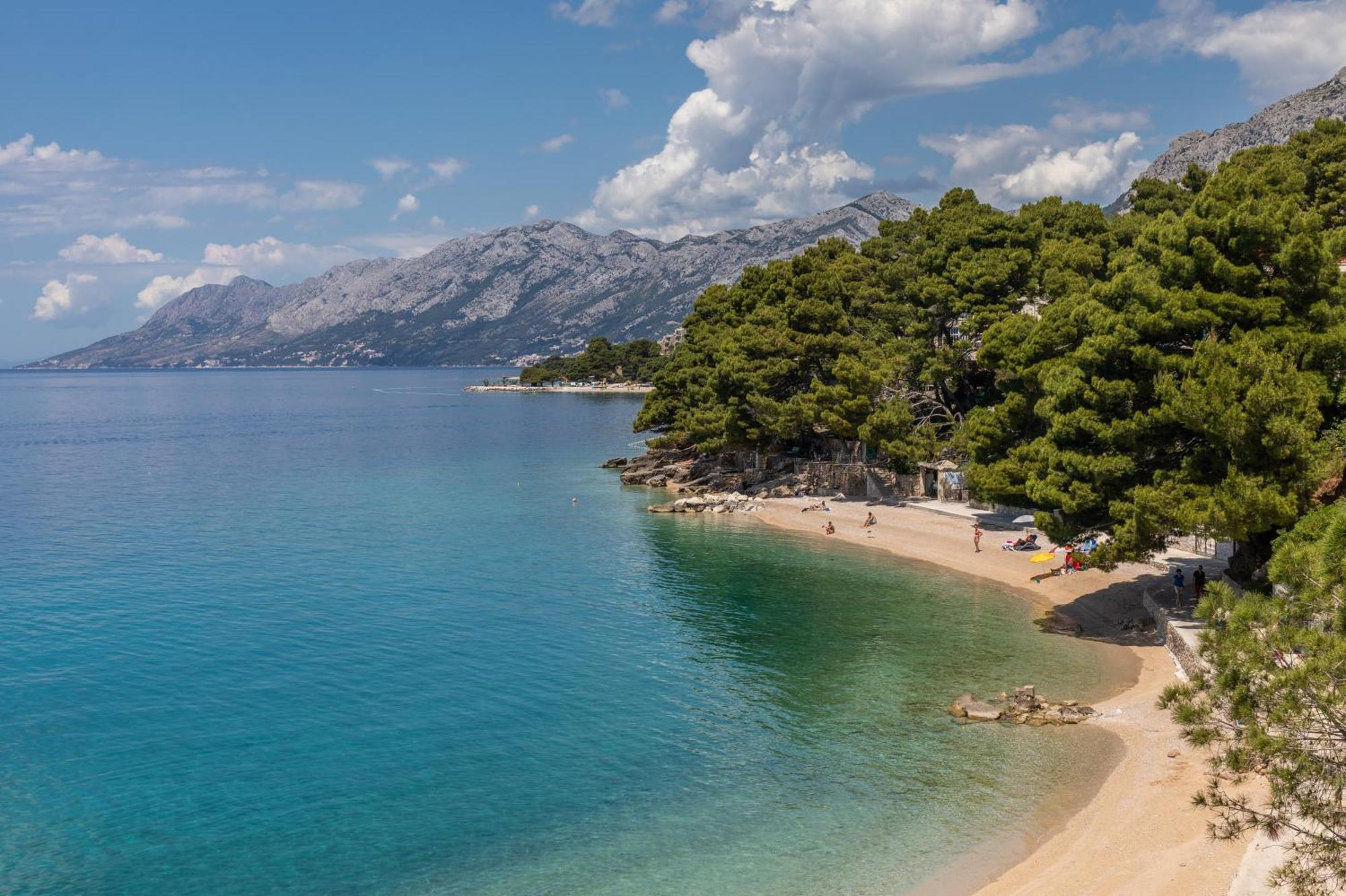 Apartments By The Sea Brela, Makarska - 18356 المظهر الخارجي الصورة